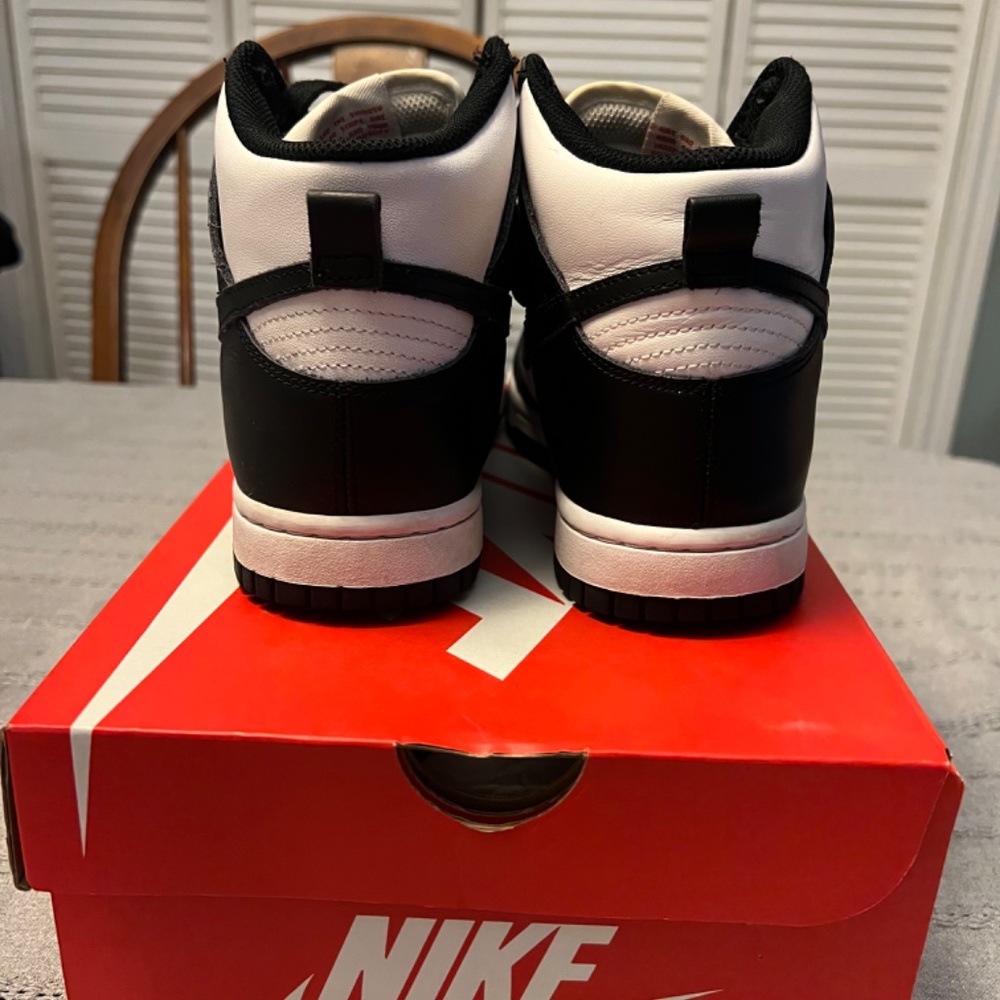 Women’s Nike Dunk High - Picture 2 of 4